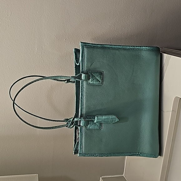 Vince Camuto Leather Byron Tote. BNWT. Never used. - Picture 8 of 11